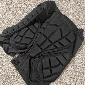 Ontvangen Snowboard Impact Padded Shorts en Kniebescherming van klant B****t